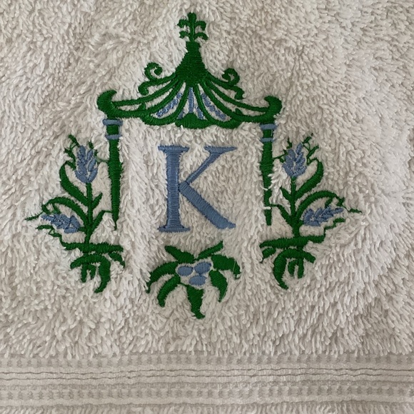 Pagoda ‘K’ Monogram Embroidered Handtowel set (2 towels) - Picture 3 of 3